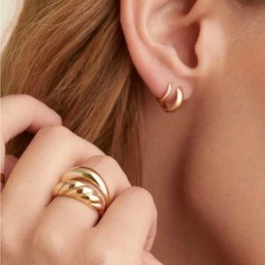 Never worn - Mejuri Solid Gold Thin Dome Ring - Size 6